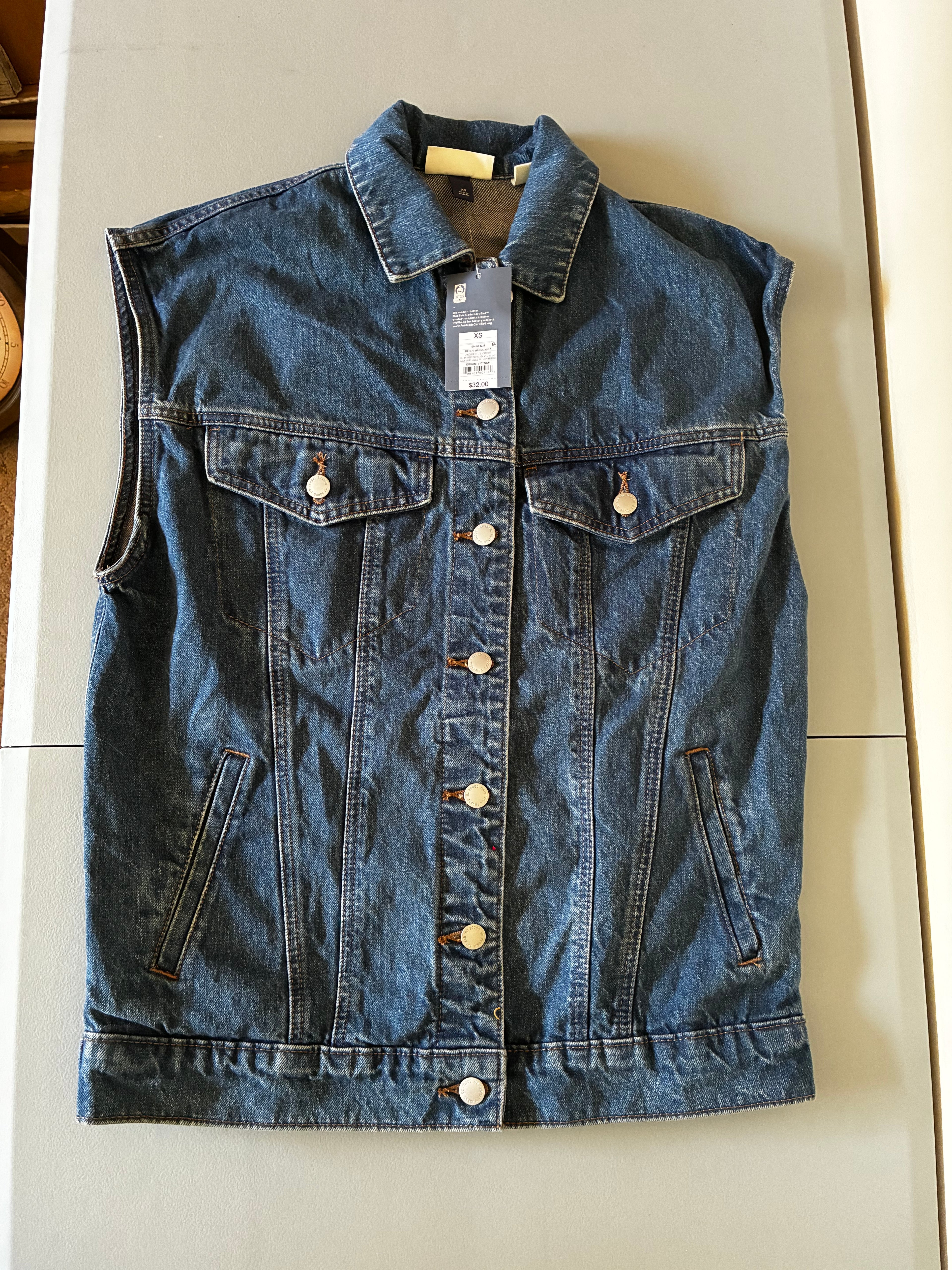 Women's 80's Baggy Denim Vest - Universal Thread